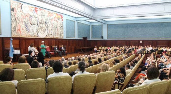 Aprender a pensar como un abogado. Una breve reflexión sobre la educación jurídica en el common law y el derecho civil