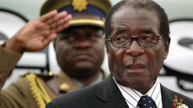 Zimbabue y las dictaduras disfrazadas de democracia